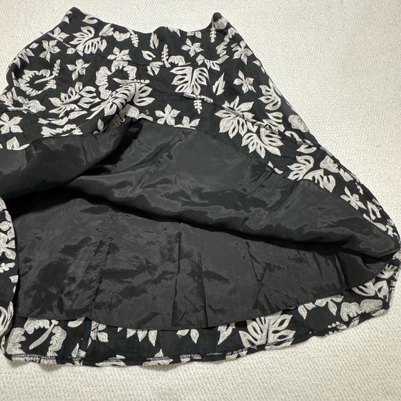 Lafayette 148 New York Size 8 Black Linen White Floral Embroidered A-Line Skirt - Picture 6 of 10